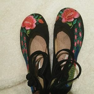Beautiful Asian style shoe 💮🌸